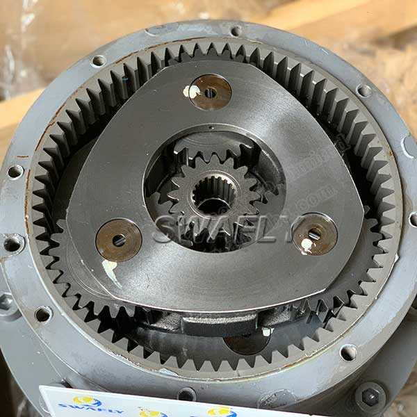 စစ်မှန်သောအသစ် ZX670LCH-5B ZX690LCH-5A Excavator Swing Reducer YB60000217 9313703 Swing Gearbox